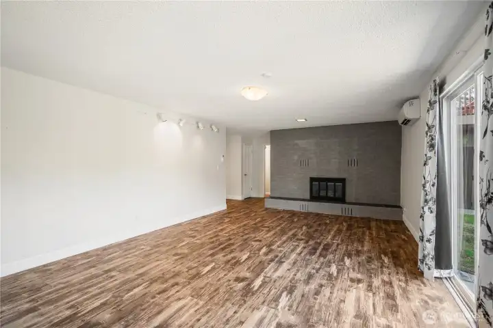 Family Room w/FP