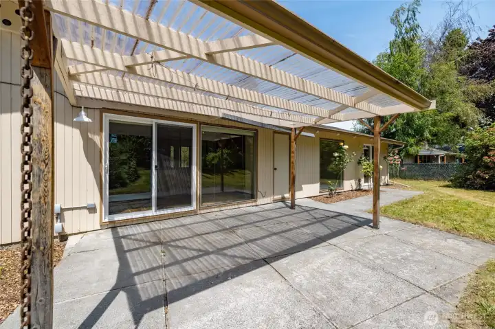 A look back at the covered patio and the slider to the dining room.  Imagine the summer BBQ's!