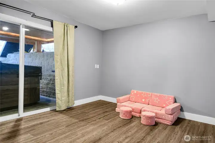 Down stairs bedroom Down stairs bedroom