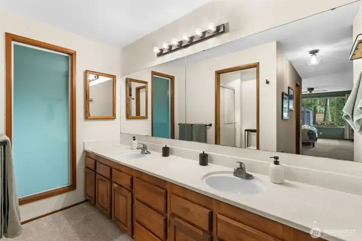 Enjoy the luxury of a private attached bath! Enjoy the luxury of a private attached bath!