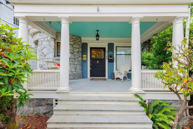 Large classic front porch for those hot Summer days!