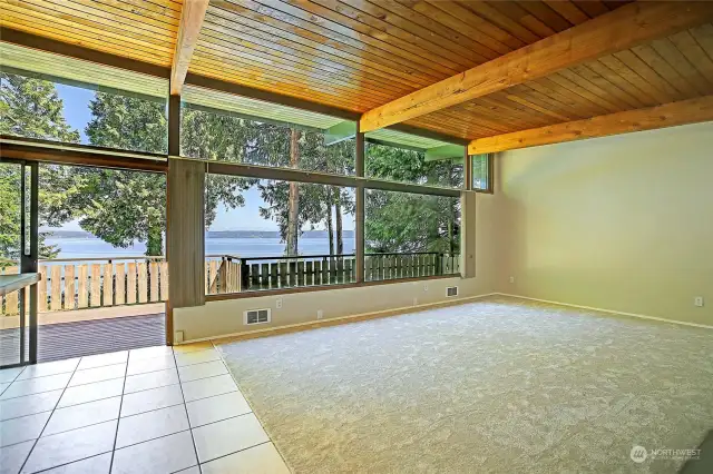 Open Great Room w/ Vaulted Ceilings and VIEWS~