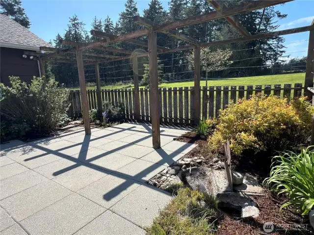 Inner Garden Patio Trellis