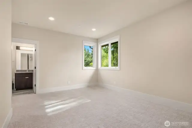 Upper Bed ensuite 1