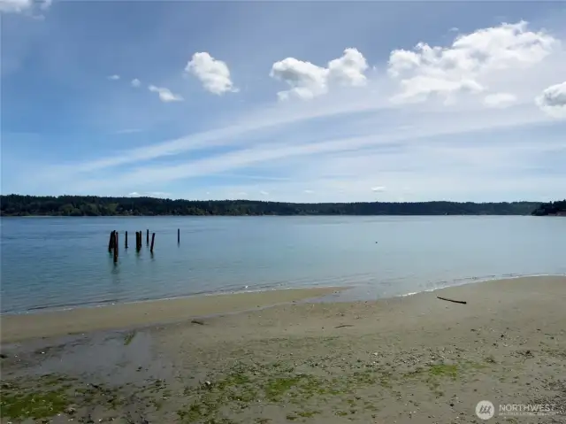This property offers the opportunity to see orcas, gray whales, bald eagles, and an abundance of other wildlife. Additionally, a sandy beach on Puget Sound is an incredible plus. Mount Rainier, located just beyond Vashon Island, complements the stunning sunrise views.