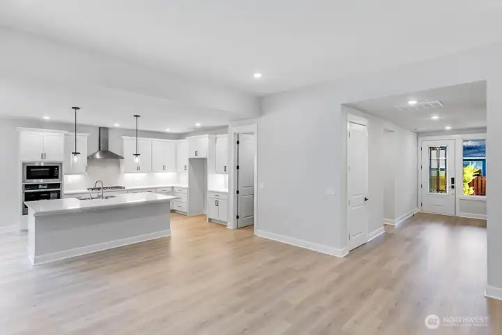 2532 Acer Loop SE ~ Ready Now