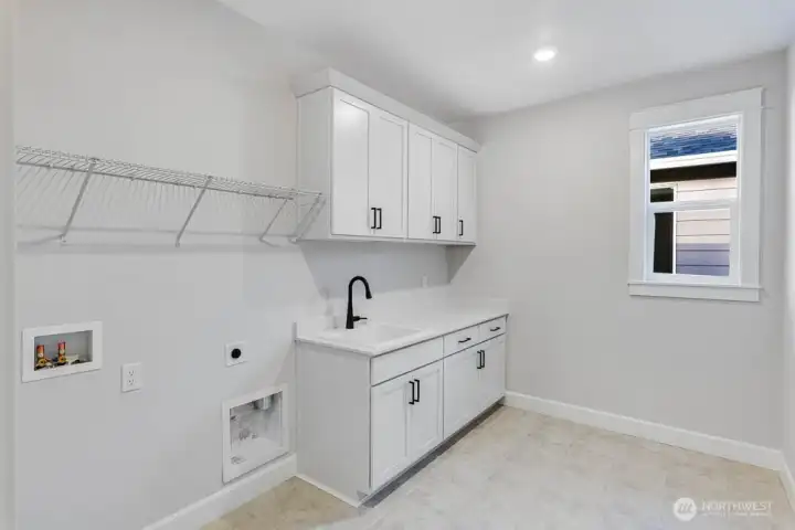 2532 Acer Loop SE ~ Ready Now