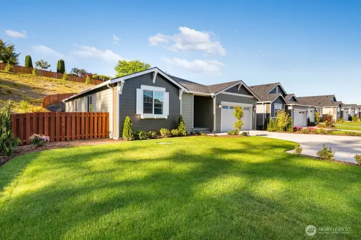 2532 Acer Loop SE ~ Ready Now