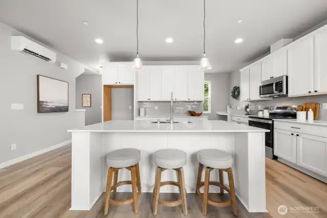 Photographs are for illustrative purposes only. Features, finishes, interior/exterior colors, landscaping and floorplan shown may vary from actual homes built.