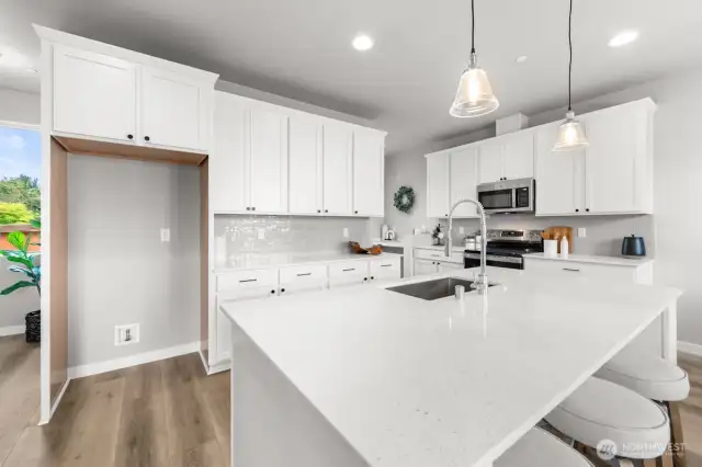 Photographs are for illustrative purposes only. Features, finishes, interior/exterior colors, landscaping and floorplan shown may vary from actual homes built.