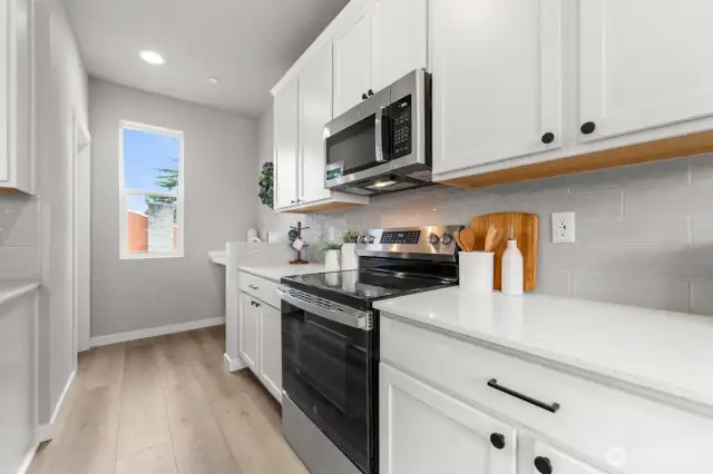 Photographs are for illustrative purposes only. Features, finishes, interior/exterior colors, landscaping and floorplan shown may vary from actual homes built.