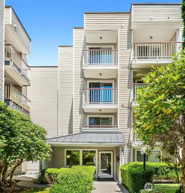 Wonderful HOA and amazing location.