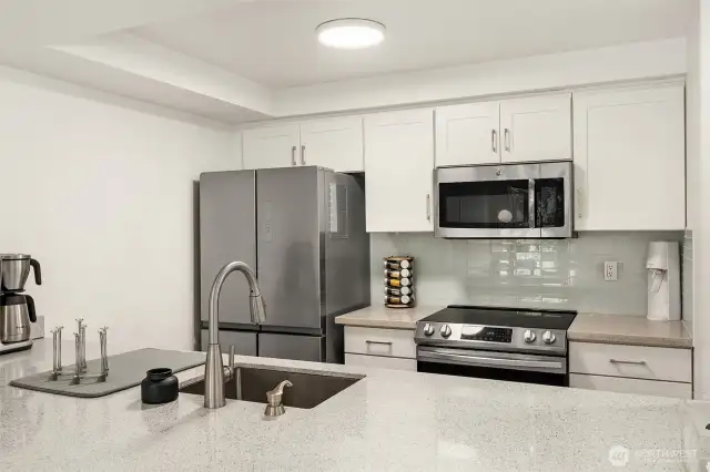 Modern, clean, functional kitchen - will make breakfast a breeze.