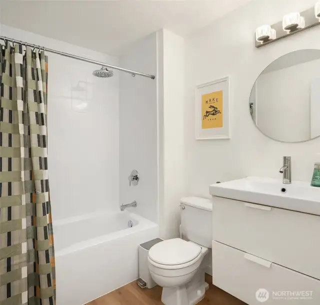 Bright and modern refreshed hall bathroom.
