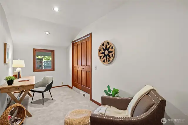 4th bedroom / Den
