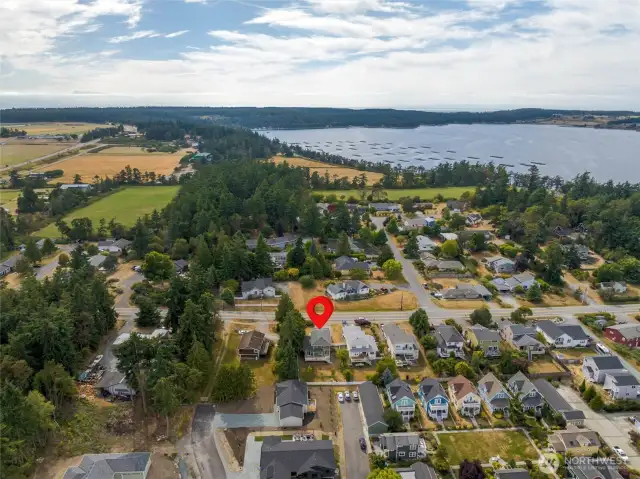 Proximity to Downtown Coupeville and Penn Cove.