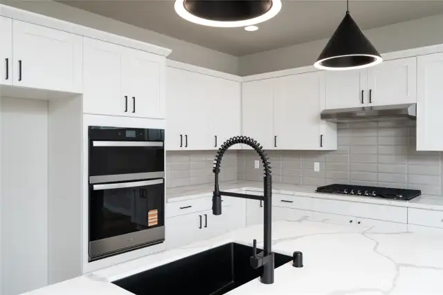 Photos are of a home in a different community and are for illustration purposes only to reflect typical finishes.  May depict seller enhancements.  Colors and options may vary.