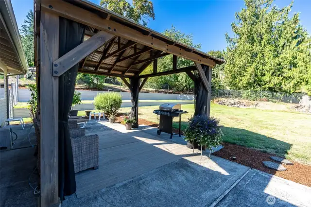 Love the Covered Patio keeps you cool in the summer and dry in the Spring and Winter