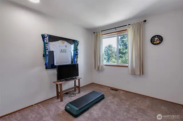 4th Guest bedroom is used for owners exercise space now.