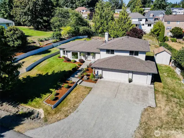 Lots of driveway for guests.