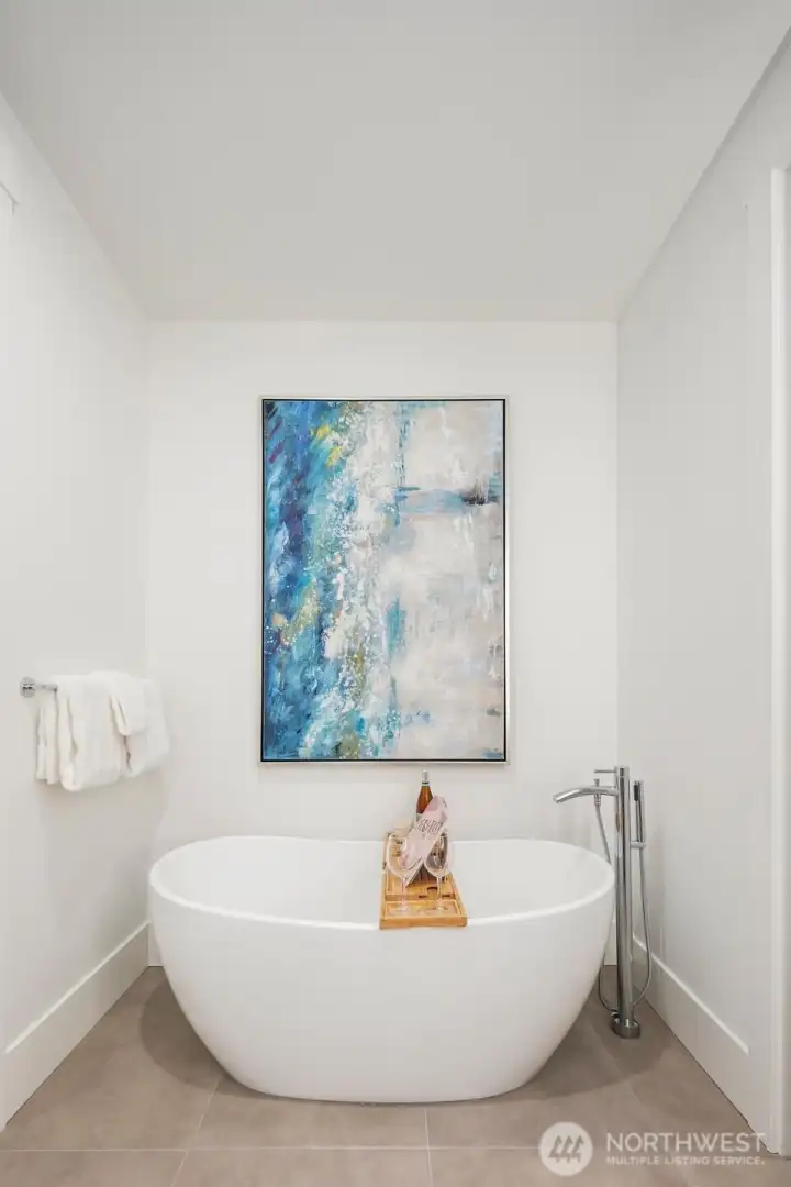Soaking Tub.