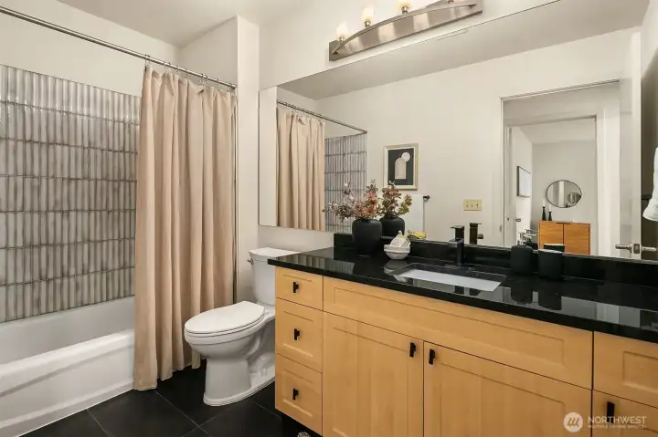 Updated full bathroom!