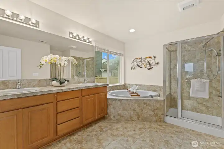 Primary En-suite Bath