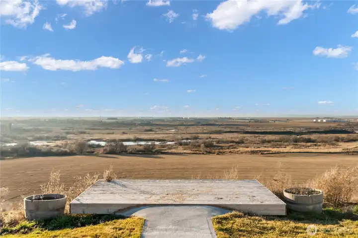 westerly view of Crab Creek, Farm Ground, Ponds, Deer, Coyote's and the Grant County International Airport.