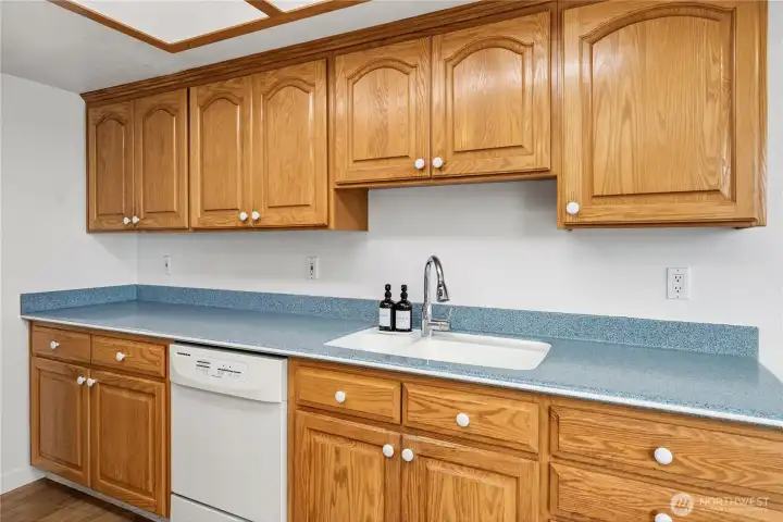 Lots of prep room and solid oak cabinetry