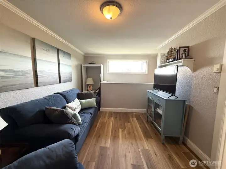 Potential for extra guest room, craft room, office ect.