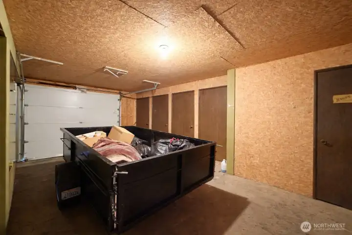 spacous 1 car with share storage closets and bins