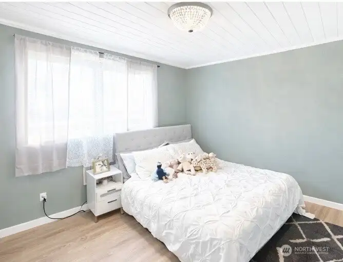 2nd bedroom upstairs