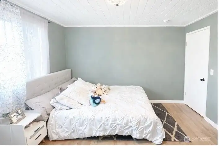 2nd bedroom upstairs