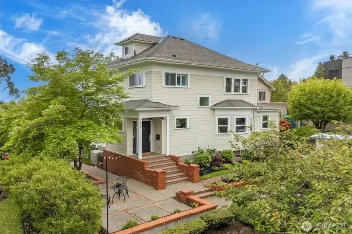 Welcome to 321 Lee Street in the heart of Queen Anne!