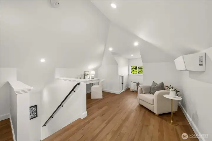 Great bonus room on 3rd floor!