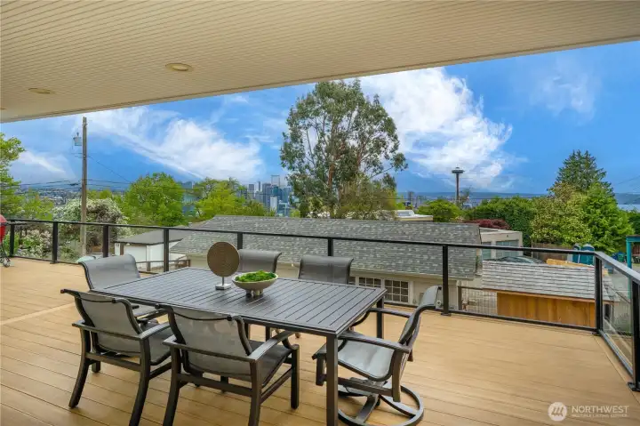 Newly built, trex deck off living room and kitchen space.