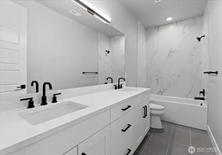 Upper Level Full Bathroom Upper Level Full Bathroom