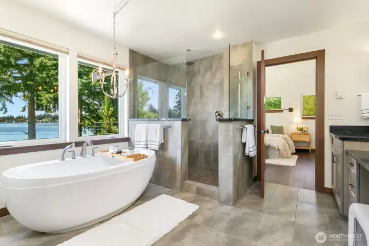 Owners Suite Soaking Tub, Step-in Shower