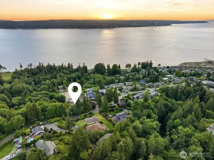 located within walking distance to Old Town Mukilteo, Rosehill Community Center, Mukilteo Beach, restaurants, and schools located within walking distance to Old Town Mukilteo, Rosehill Community Center, Mukilteo Beach, restaurants, and schools