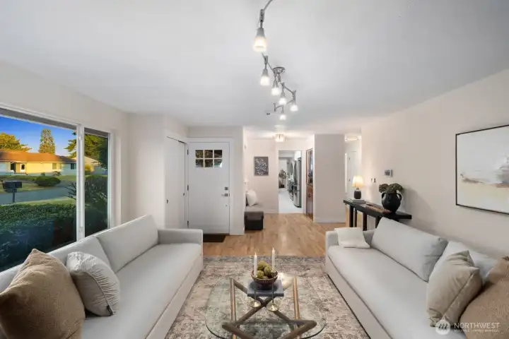 Fresh paint, baseboards, doors and trim throughout Fresh paint, baseboards, doors and trim throughout