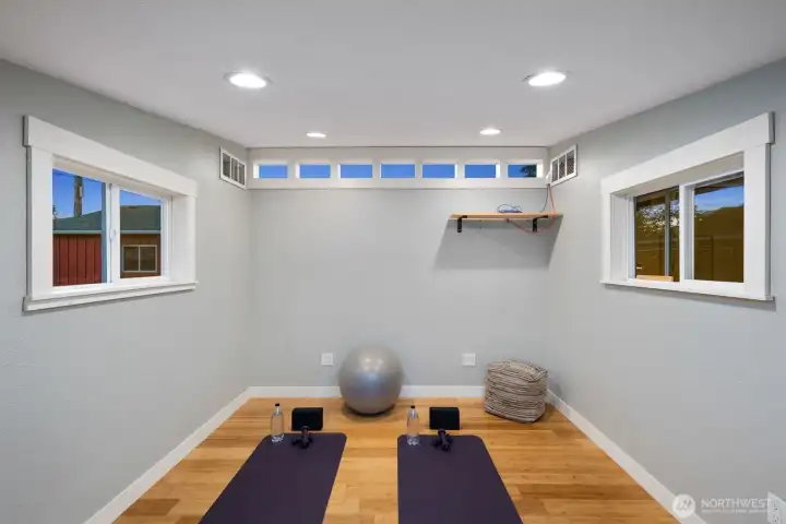 Powered shed has been used as a yoga/fitness studio - so many possibilities! Approximately 85SF. Powered shed has been used as a yoga/fitness studio - so many possibilities! Approximately 85SF.