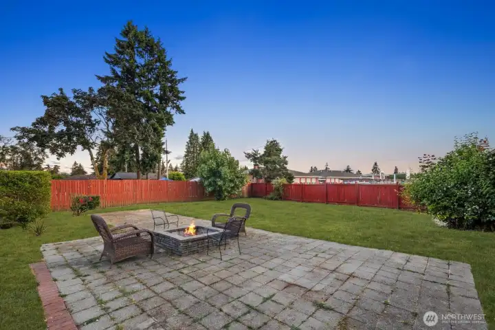Backyard features a wood-burning fire pit - smores anyone?! Backyard features a wood-burning fire pit - smores anyone?!