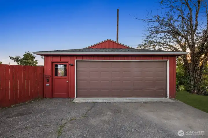 2 car garage with ample driveway parking 2 car garage with ample driveway parking