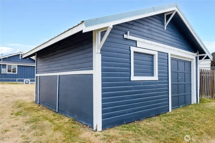 Garage has one parking bay and a large work area. Possibly convert to 2 car. Garage has one parking bay and a large work area. Possibly convert to 2 car.