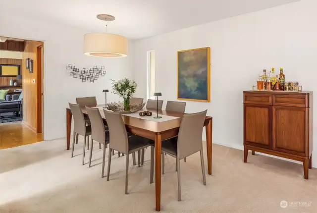 Great dining space for large groups