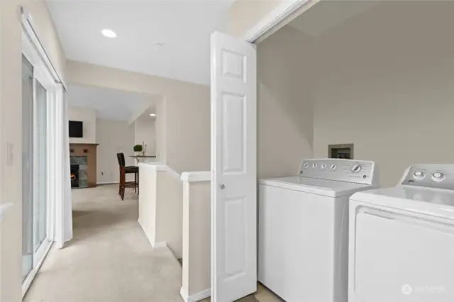 hallway w/ washer and dryer