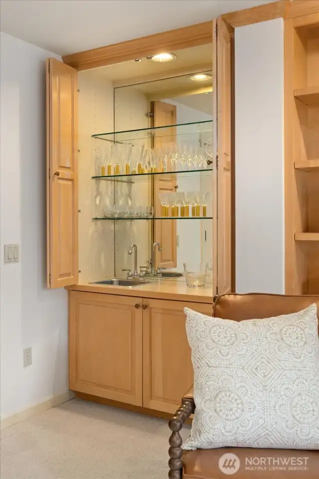Lovely wet bar in the home office. Conveniently located close to the entertaining areas, as well.