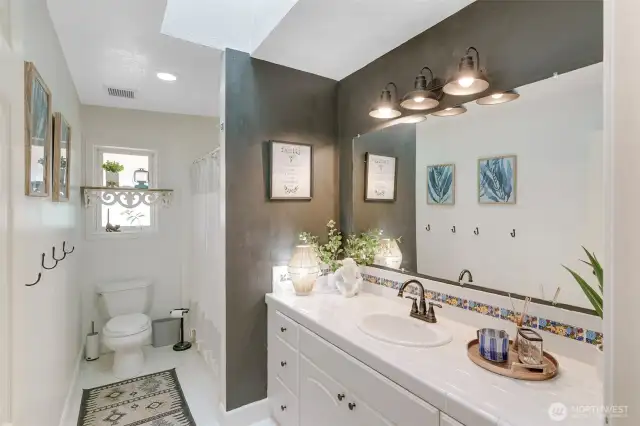 Guest full bath