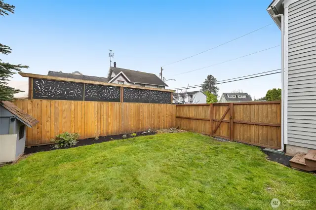Fully fenced