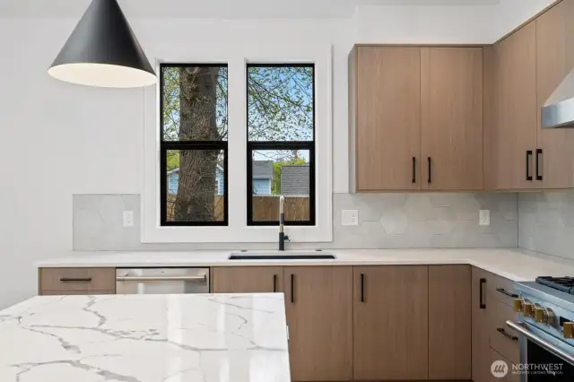 Another shot of this kitchen and a closer look at the backsplash tile.